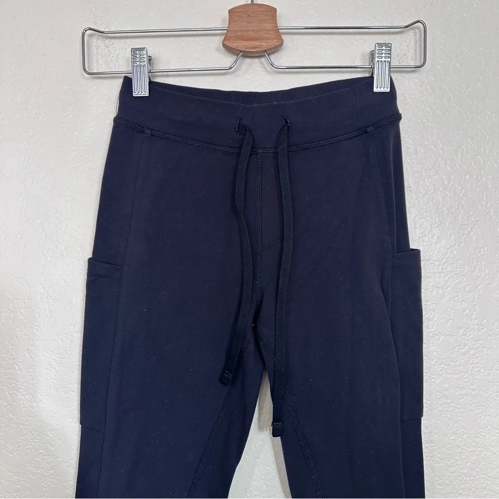 Alo Yoga 7/8 Checkpoint Drawstring Jogger in Black Size XXS